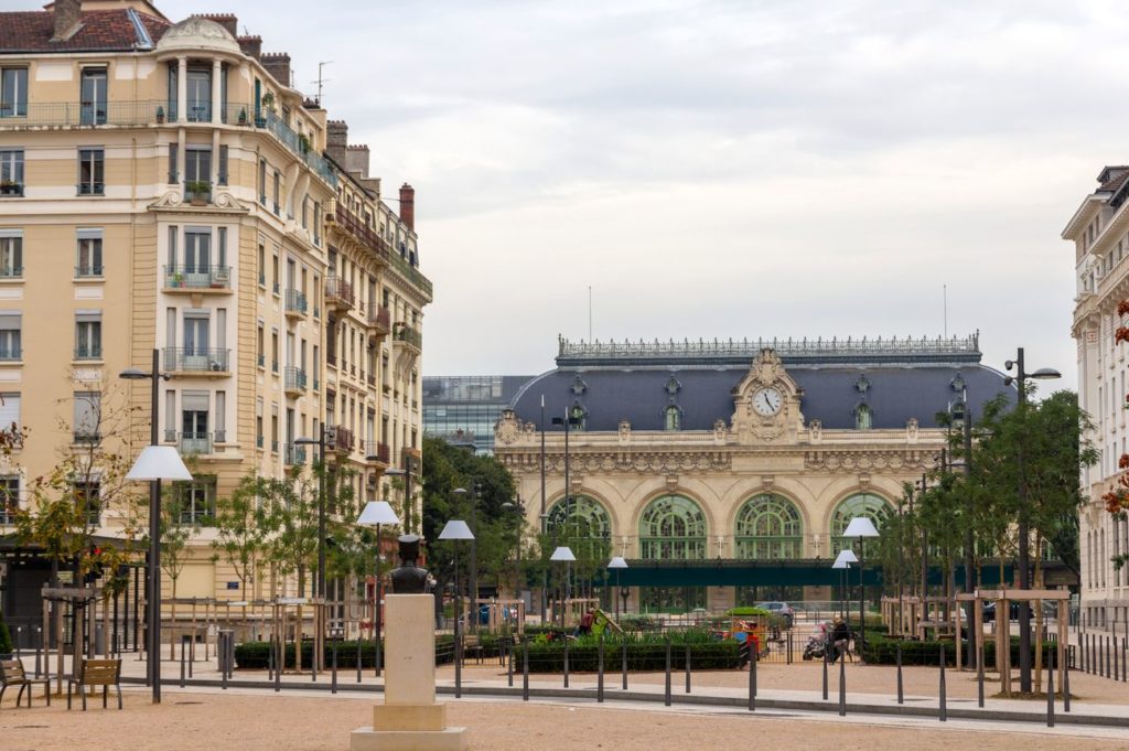 Vue sur l'hôtel des ventes dans le quartier des Brotteaux à Lyon